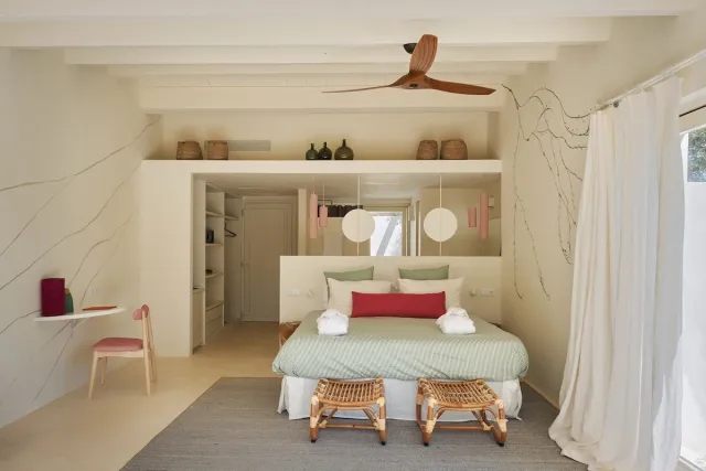 Signature suite met privézwembad in het tuingedeelte — Hotel Rural Morvedra Nou