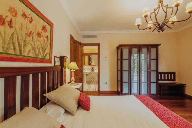 Suite met jacuzzi en balkon voor 2 — Hotel Spa Villalba