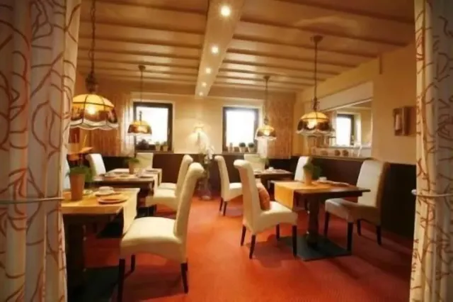 Hotel Zur Linde Self Check In – Pool & Spa, Erwachsenenhotel in Brandenburg