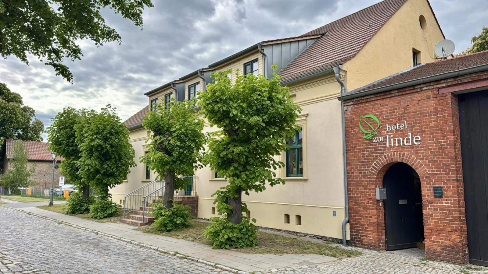 Hotel Zur Linde Self Check In – Chambres & suites, Adults-Only Hotel in Brandenburg