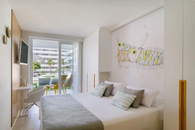 Pokój dwuosobowy Premium z tarasem i widokiem na basen — Iberostar Bahia de Palma