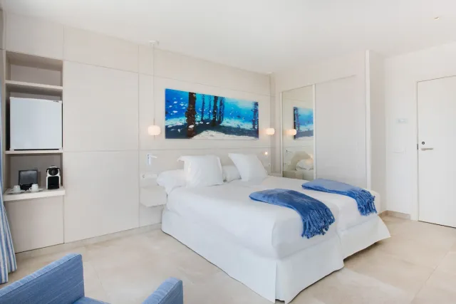 Tweepersoonskamer met balkon en gedeeltelijk zeezicht (Star Prestige) — Iberostar Santa Eulalia