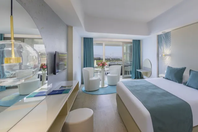 Junior suite met whirlpoolbad — Ivi Mare - Designed for Adults
