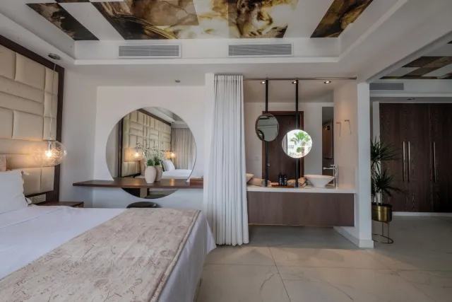 Grotere Deluxe suite — King Jason Paphos - Designed for Adults