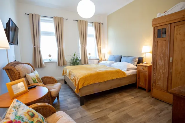 Pokój dwuosobowy Standard z prywatną łazienką i widokiem na park — Klosterhotel Walkenried