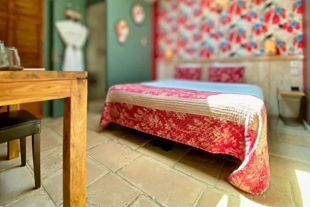 Tweepersoonskamer met terras en tuinzicht — La Jabotte Hotel