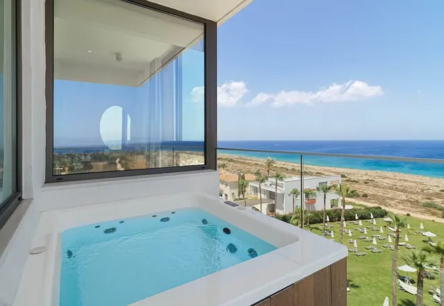 Leonardo Crystal Cove Hotel & Spa – Pool & Spa, Erwachsenenhotel in Protaras