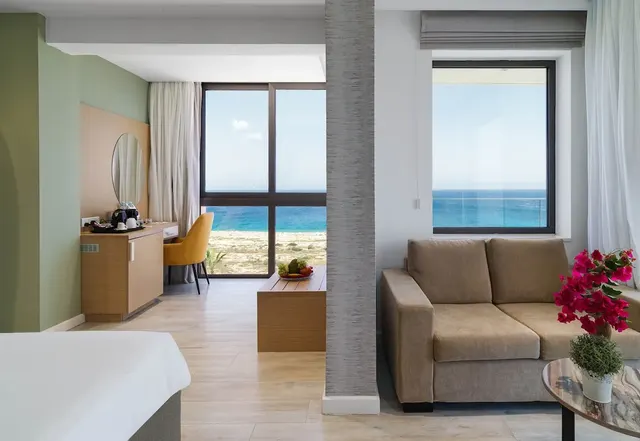 Leonardo Crystal Cove Hotel & Spa – Restaurant & Genuss, Erwachsenenhotel in Protaras