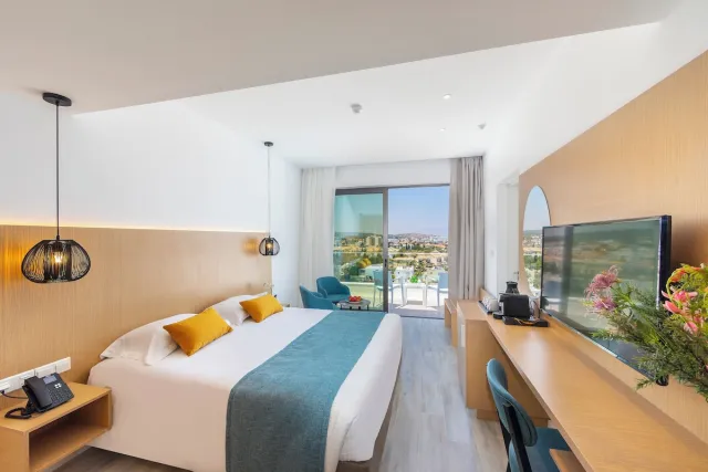 Dobbeltværelse med dobbeltseng eller enkeltsenge og havudsigt til siden — Leonardo Crystal Cove Hotel & Spa