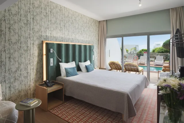Superior kamer met directe toegang tot het zwembad — Leonardo Plaza Cypria Maris Beach Hotel & Spa