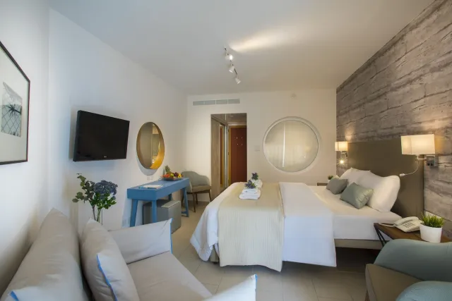 Superior suite met uitzicht op de bergen — Leonardo Plaza Cypria Maris Beach Hotel & Spa