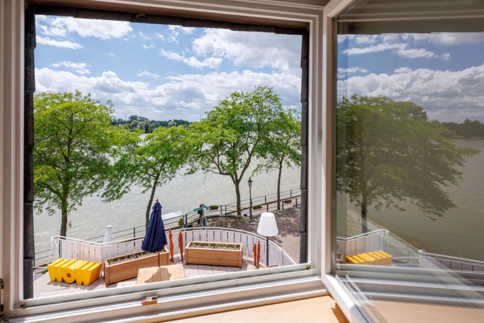 Logierhaus RheintorEins – Zimmer & Suiten, Adults-Only Hotel in Nordrhein-Westfalen