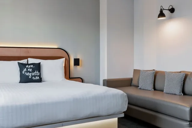 Værelse med 1 queensize seng og sovesofa — Moxy Paris Bastille