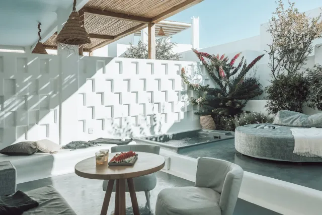 Familiesuite met meerdere slaapkamers en jacuzzi — Mykonos Bliss
