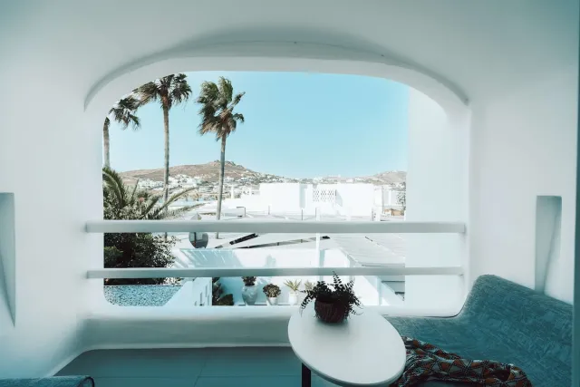Standard tweepersoonskamer met 1 kingsize bed en gedeeltelijk zeezicht — Mykonos Bliss