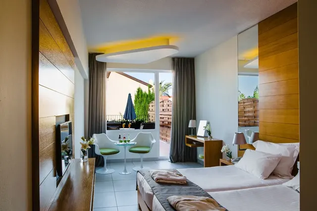 Napa Plaza Hotel – Pool & Spa, Erwachsenenhotel in Ayia Napa
