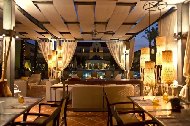 Napa Plaza Hotel – Restaurant & Genuss, Erwachsenenhotel in Ayia Napa