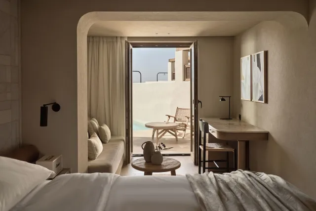 Island Gaze kamer met uitzicht op het land en privézwembad — Omeon Mykonos