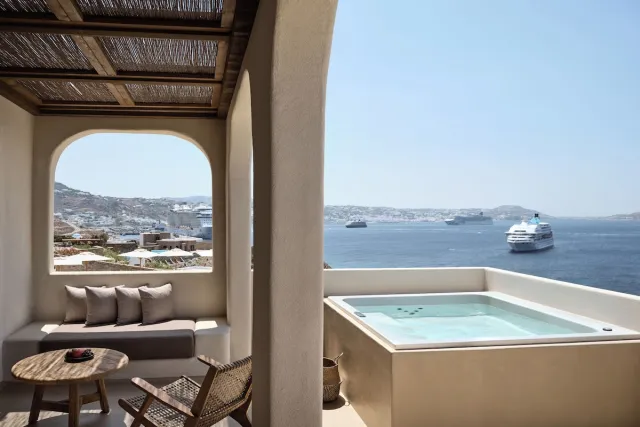 OMEON Signature suite met zeezicht en eigen jacuzzi — Omeon Mykonos