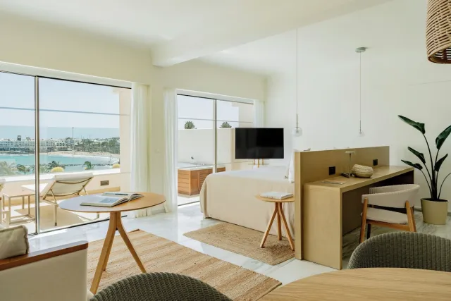 Apartament Junior (The Reserve z widokiem na wprost i jacuzzi) — Paradisus Salinas Lanzarote