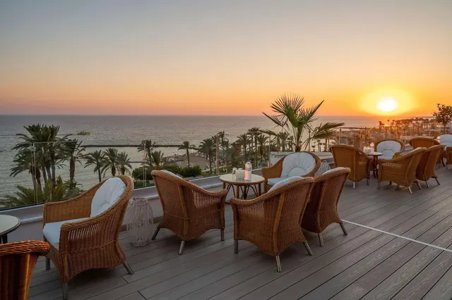 Constantinou Bros Pioneer Beach Hotel – Außenansicht, Erwachsenenhotel in Paphos