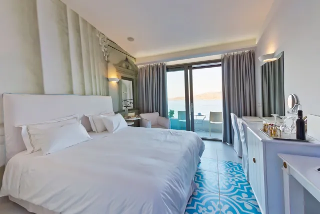 Standard tweepersoonskamer met zeezicht — Royal Marmin Bay Boutique & Art Hotel