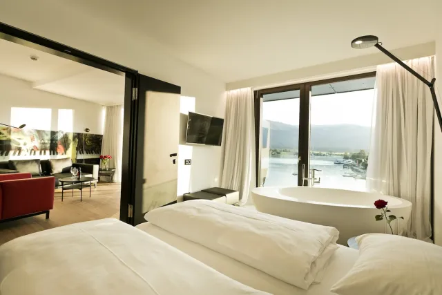Deluxe suite met balkon aan het meer — scalaria