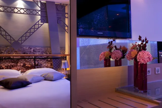 Kamer Eiffel Tower met whirlpoolbad — Secret de Paris
