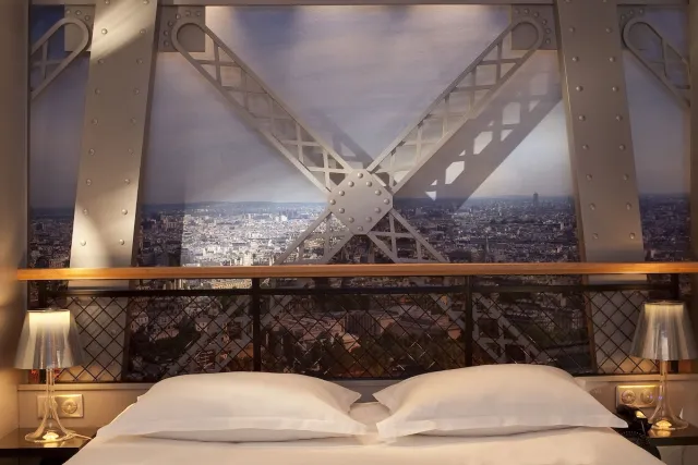 Kamer Eiffel Tower met douche — Secret de Paris