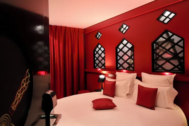 Kamer Moulin Rouge met jacuzzi — Secret de Paris