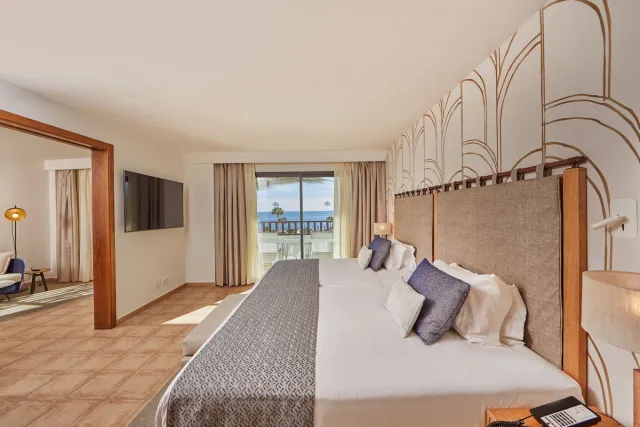 Apartament z tarasem i częściowym widokiem na morze (Preferred Club) — Secrets Lanzarote Resort & Spa