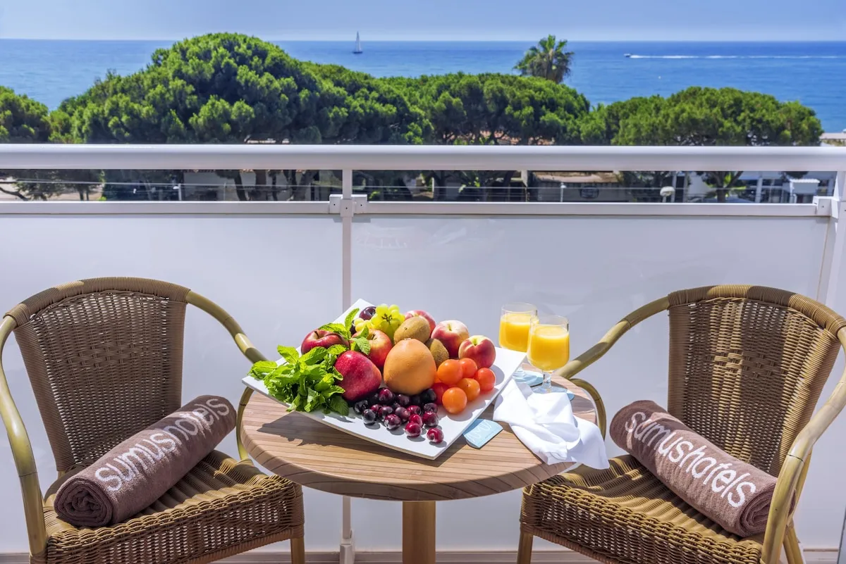 Sumus Hotel Monteplaya – Außenansicht, Erwachsenenhotel in Katalonien