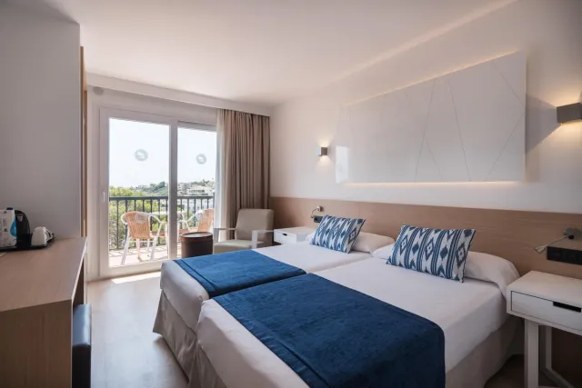 Standard tweepersoonskamer met aparte bedden en balkon — THB Felip