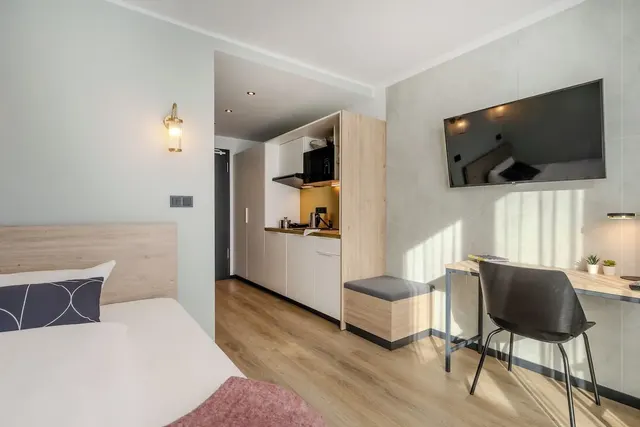 The Base Berlin ONE – Zimmer & Suiten, Erwachsenenhotel in Berlin