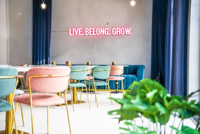 The Base Berlin ONE – Restaurant & Genuss, Erwachsenenhotel in Berlin