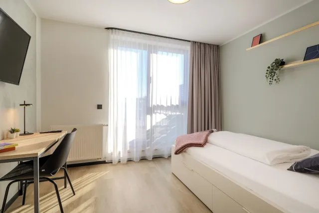 Apartament The Base z balkonem — The Base Berlin ONE
