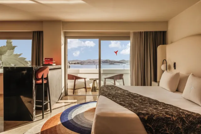 Suite Anything Can Happen - toegang tot Ushuaia Club inbegrepen — The Unexpected Ibiza Hotel