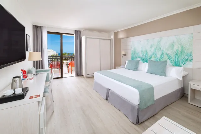Deluxe kamer met uitzicht op het zwembad — Tigotan Lovers & Friends