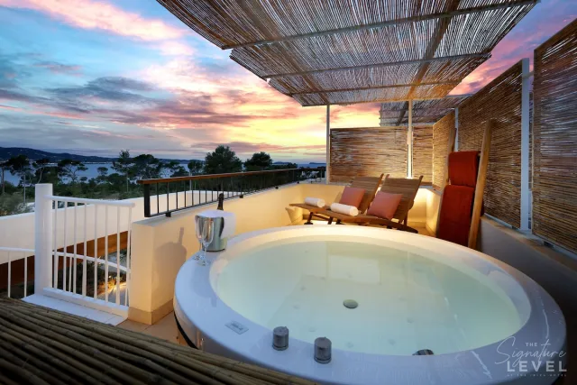 Apartament Junior z tarasem (Signature Level, jacuzzi na dachu) - dostęp do klubu w cenie — TRS Ibiza Hotel