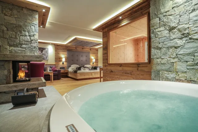Luxus-Suite mit Sauna (Wellness) — Verwoehnhotel Kristall