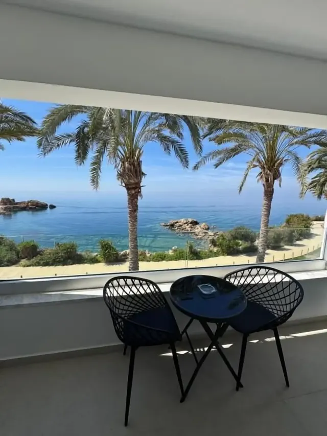 Vrachia Beach Hotel & Suites – Pool & Spa, Adults-Only Hotel in Paphos