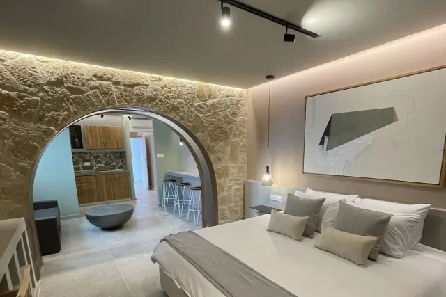 Deluxe suite — Vrachia Beach Hotel & Suites