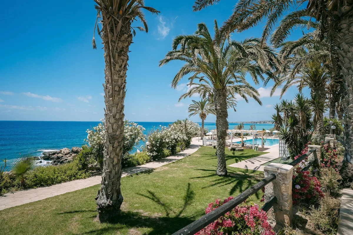 Vrachia Beach Hotel & Suites – Adults-Only Hotel in Paphos, CY