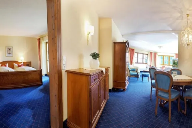 Comfort suite met balkon en uitzicht op het park — Wellnesshotel Parkschlössl zu Thyrnau