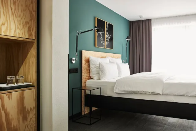 Superior tweepersoonskamer met 1 kingsize bed, balkon en uitzicht op de bergen — Winterfeld Guest House