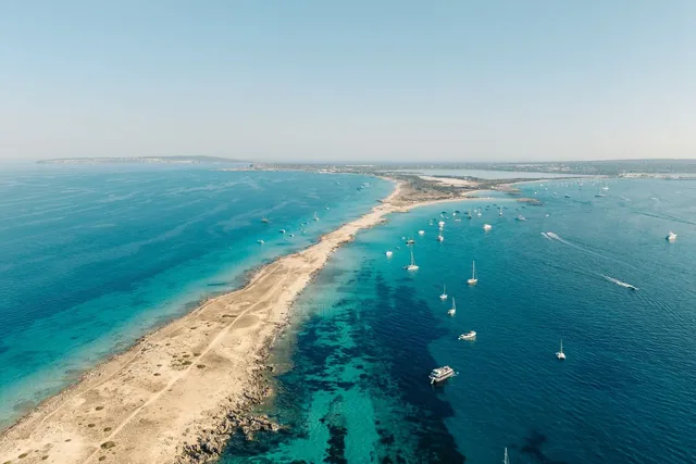 Formentera’da yetişkinlere özel otel: İki kişilik plaj günleri ve ada manzaraları