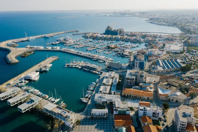 Limasol’da yetişkinlere özel otel: Deniz manzarası ve çiftlere özel geziler
